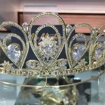 Que luxoooo essa coroa da @anaalcantaraacessorios ❤
Quer uma coroa ou tiara exclusiva com elegância e bom gosto?? O lugar certo é na @anaalcantaraacessorios ❣❣
Lá você encontra uma variedade de modelos lindos e apaixonantes.
Quer comprar?? É  super fácil!!!
Bastar entrar em contato via direct pelo @anaalcantaraacessorios ou pelo 📱(47) 9965 0457.
.
@anaalcantaraacessorios👈
@anaalcantaraacessorios👈
@anaalcantaraacessorios👈
@anaalcantaraacessorios👈
#deliriodenoiva #grinalda #acessorios #coroa #tiara #perfeito #promocao #oferta #noiva #noivas #noivinha #noivos #voucasar #querocasar #casamento2016 #casamentos #sonho #meusonho #igreja #entradadanoiva #buffet #buquedenoiva #penteado #penteadodenoiva #instanoiva #inspiracao - Loja & Digital influencer (@deliriodenoiva)