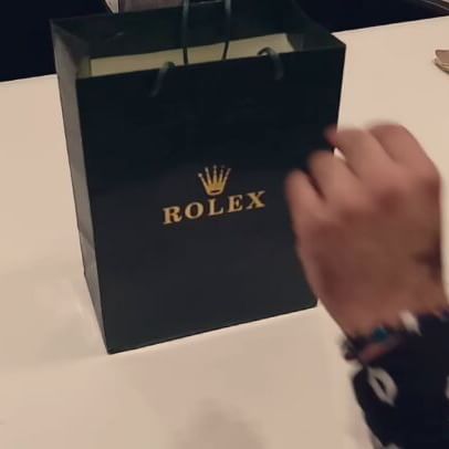 Diamonds and also the friend who buy you #Rolex watch are forever.
Thank you dear for this gift. ♥♥
#rolex #myRolex #blogs #bloggerstyle #fashionlifestyle #fashionblogger #style #diamonds #likers😘 #followers #Syria #Beirut #downtown - KRISTINA | Lifestyle Blogger (@fashion_by_ghayath_ayoub)