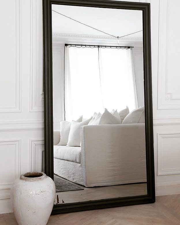 INTÉRIEUR By DAVID GAILLARD
Des Surprises Pour Cette Nouvelle Saison !!! Boutique LES CURIEUSES _ La cerise sur la decÔ🌷 * Architecture d'intérieur
* Conseil en agencement d'intérieur * Mobilier et Décoration 
#experience#excellence#lescurieuses💪🌹 Made By DAVID GAILLARD 
Decoration and interior design 
LES CURIEUSES #paris
Architecture d'intérieur 
Cabinet De Décoration 
4 Rue Oberkampf 75011 Paris 
#france #luxury #luxe #home #deco #decor #marieclaire #design #designer #designs #cuisine #maisonsdumonde #decoration #decorating #arts #luxuryhomes #salleamanger #architecture #world #motivation  #contemporyart #france🇫🇷 - Альбомы Блокноты Папки Обложки (@les_curieuses_paris)