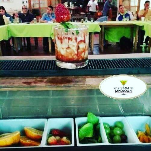 Cremoso y autentico !!! #cursos #cocktails #taller #capacity #coctel #cocteles #partying #drink #drinking #drinkup #trendy_tots #trago #bar #barmanagement #barmanagerlife #mixology #mixologist #mixologyart #merida #m�rida #caracas #coach #frutas #partydress #hotel #discoteca #restaurant #restaurante #barman #venezuelalibre - Mark Anthony (@ambppro)