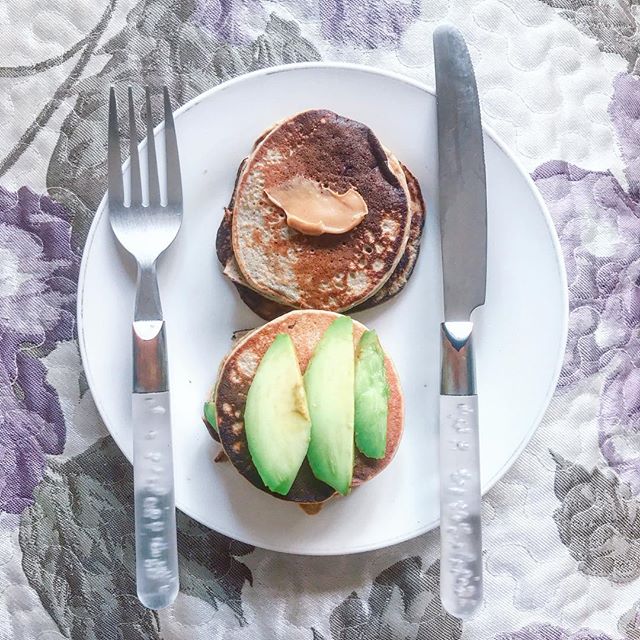 自家製pancake
Have a good morning☀️
呢個pancake超容易整😆
只需要三種材料
雞蛋 燕麥 香蕉
倒入攪拌機攪勻
用平底鍋煎就ok了😚
之後自己可以隨意加料
我就放左牛油果同花生醬🤤
簡單方便的早餐☺️
#cns在家
#hkfood
#food
#pancake
#breakfast
#goodmorning
#avocado
#peanutbutter
#homemade
#haveaniceday - brooklyn1319 (@cns_foodlife)