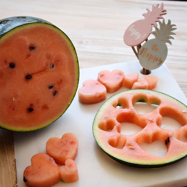 Baby Pastèque...Baby Water melon 🍉moins rouge, la taille d'un gros melon, et sucrée...belle trouvaille 💕💕💕👌🏻👍🏻😋#plaisir #yummy #follow #me #food #foodporn #foodlover #foodstagram #lovefood #healthyfood #healthy #watermelon #pasteque #delicious #instagood #instadaily #instalikes #instafollow #foodfollow #summer #fruit #été #photofood #photooftheday #picoftheday #mummy #cute #love - Karolina (@sandrinestella)