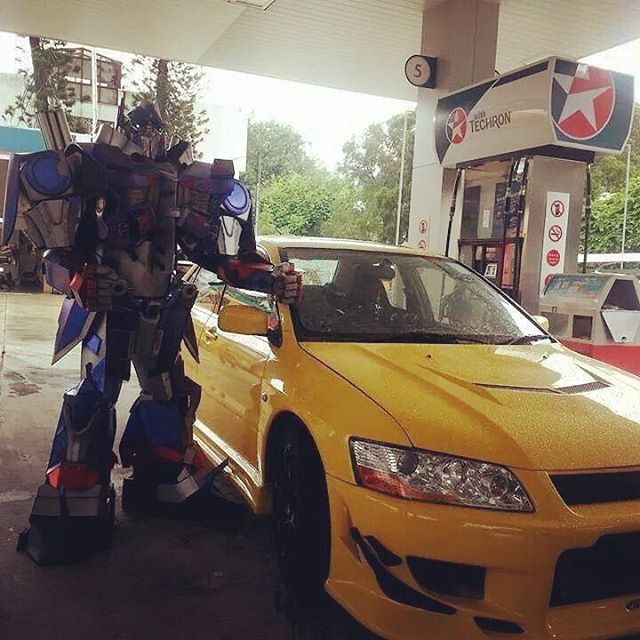 Trasformers 😱#lancerevo #lancerevospain #mitsubishi #4g63 #turbo #evolution #carporn #tuned #carlifestyle #carinstagram #amazingcars  #instagood #lifestyle #like4like #followme #carlove #instacars #igaddict #instalovers #instagallery #instasg #life #followme #iphonography #bestpicture #golook #instacool #igersoftheday #popularpic #tagstagramers #trasformers - Delicious World (@club_evo)