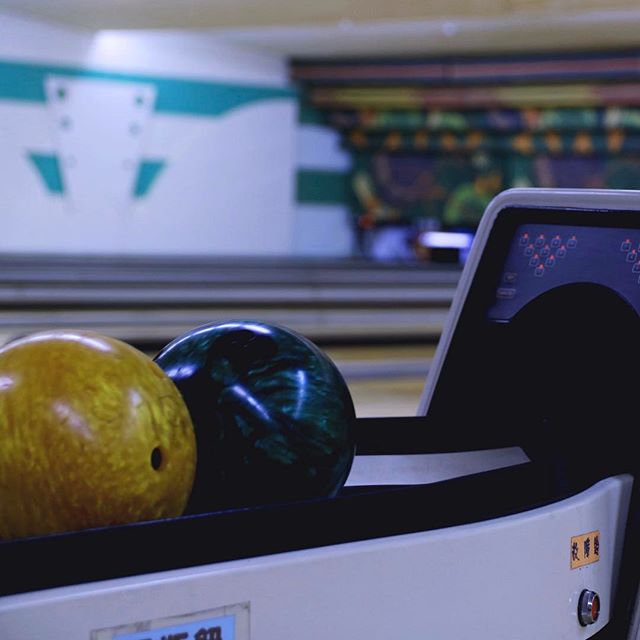 #ltuxoutfit
#bowling 
#collegestudents 
#cap 
#LTU#lingtunguniversity
#ootd #shot#photo#photoshoot #photoshop #canonphotography #canon760d #wears - denzstudio.ca (@ltuxoutfit)