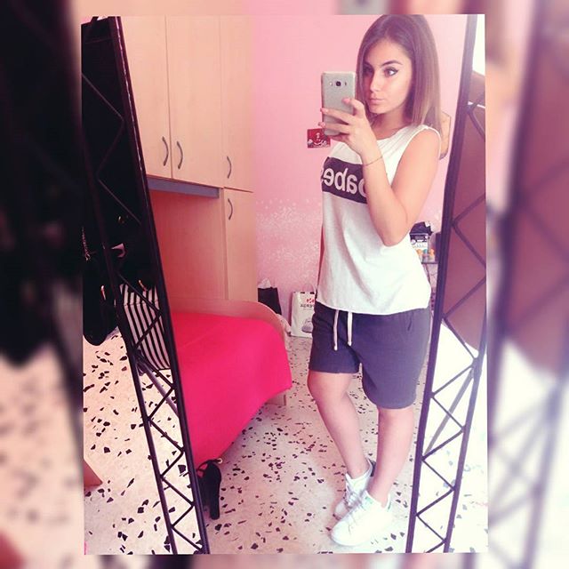 Un maschiaccio 🙊👟😘#androidography #bestoftheday #comment #contests #filter #filters #follow #followme #hipster #igaddict #igers #insta #instadaily #instafamous #instagood #instagrammers #instalove #instamood #iphoneography #photo #photooftheday #picoftheday #pics #popularphoto #popularpic #shoutout - Delicious World (@robertamorvillo)
