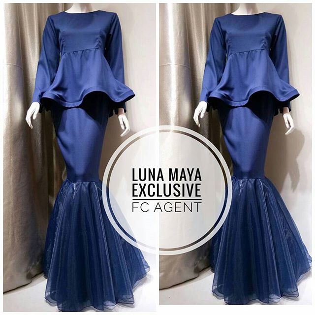 LUNA MAYA EXCLUSIVE💘
Price RM 130
free postage sem
Add Rm7  for ss
.
🎃Material~Moss Crepe
.
🌸Free size fit S  to L(36/38/40)
.
✔Design Exclusive Mewah ✔Zip Di Belakang Baju
✔Zip dilengan(wuduk friendly)
.
Top👗
Bahu : 15 "
Dada :32-38 "
Ukur Lilit Lengan :15 "
Panjang Lengan :22 "
Pinggang~26-34 "
.
Bottom👗
Pinggang : 26-34 "
Pinggul: 38 "
Labuh Skirt :41 "
✔Pinggang Bergetah
✔Skirt Design Tutu Organza
.
🎀👗👗🎀👗👗🎀👗👗🎀👗
Like our IG ? erin_wardrobe
Like our IG ? kasutnbegmampumilik
Like our FB ? closet erin
Whattsapp ? 018 9073 007 (Erin)
👗👗🎀👗👗🎀👗👗🎀👗👗
.
-FBL-
#erin_wardrobe #dressmurahmurah #sayajualonline #bajukurungmurah #bajudressmoden #jubahmurah #bajukurungmoden #bajumurahmurah #blousemurah #sayajualmurah #bajuraya #dressraya #trendrayaterkini #lunamayaexclusive - Baju Cantik Cantik (@closet_erin)