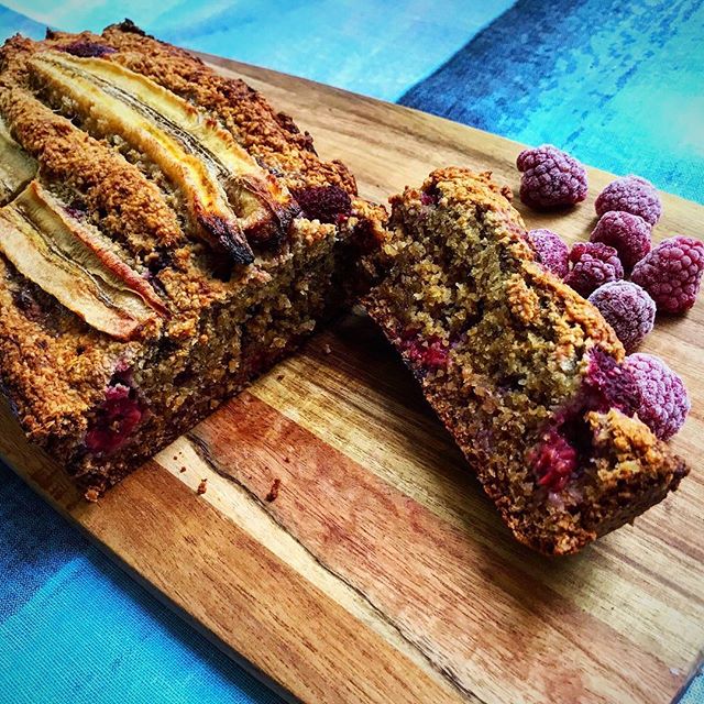 Had to share this gorgeous pic of my banana & raspberry bread taken by one of my fab Bootcampers @myszulka 😍  This is definitely one of the most popular snack recipes amongst my Bootcampers and this pic is making me want to make it myself right now! 🤣 ..
..
..
..
..
..
..
..
#bananabread #healthybananabread #healthytreats #sophiesnutrition #sophiesbootcamp #foodlover #foodie #cleaneating #healthychoices #foodheaven #foodpics #lovefood #healthyliving #foodporn #nutritioncoach #healthynutrition #healthylifestyle #healthyeating #eatclean #homemade #healthyrecipes #nutrition #healthyfood #realfood #sugarfree #glutenfree #cleantreats #lifestylechoices #healthylife 
#irishfitfam - Karolina (@sophie_morris)