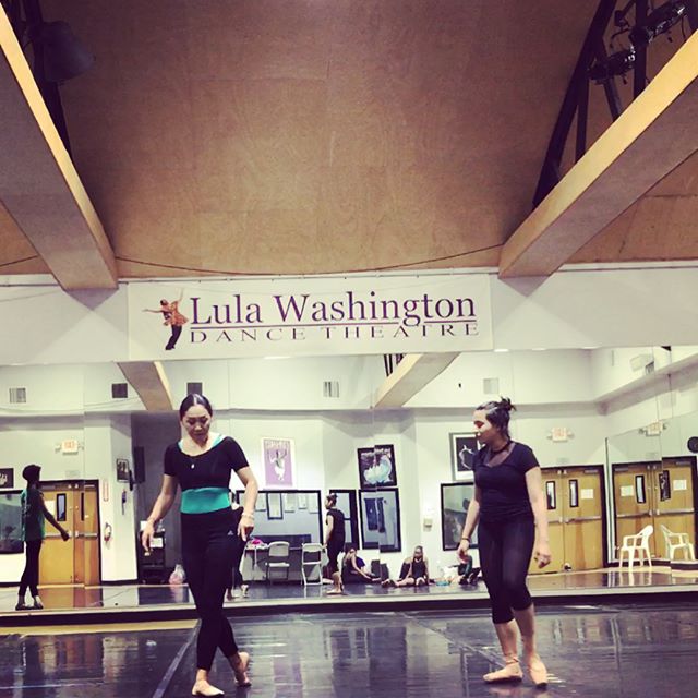 Getting them ready for the show!! #ballet #balletclass #performance #danceteacher #love #バレエ #バレエのクラス #発表会 #バレエの先生 #ダンス #ダンサー #ロサンゼルス #ロス 
アメリカ - Vels university (@yukafk)