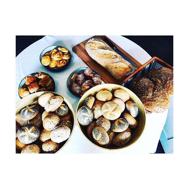Zondag 11/06 is het vaderdag, verras je papa met een heerlijk ontbijt in de Tommen. We hebben nog vrije plaatsen, reserveer snel!👏 #breakfast #daddy #love #enjoy #celebrate #daddy #bestdad #bread #delicious #morning #sunday #instafood #instamood #instagood #surprise - @HAPPILYHEPBURN (@de_tommen)