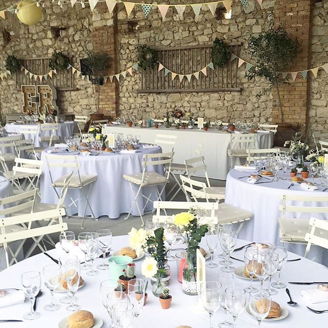 Mignon jusqu'� dans les d�tails 🌵 #eloetromainwedding #mariage #latergram #grignan #domainedesarson - b y K P 🌿 (@pauline_burg)