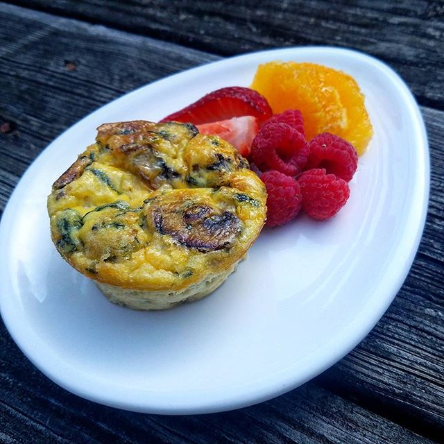 Breakfast before the workout
Mushroom & Spinach Frittata w/ fruit salad
#blackchef for the #haters #cheflife #healthyfood #cleanfood #cleaneating #healthyeating #meals #mealprepping #mealprep #foodpost #foodpornshare #foodgasm #foodie #humble #greatfood #delicious #foodporn #tndo #love #eggs #summerbody #exton #malvern #downingtown #Breakfast #preworkout - tankipink (@my.foodhaven)