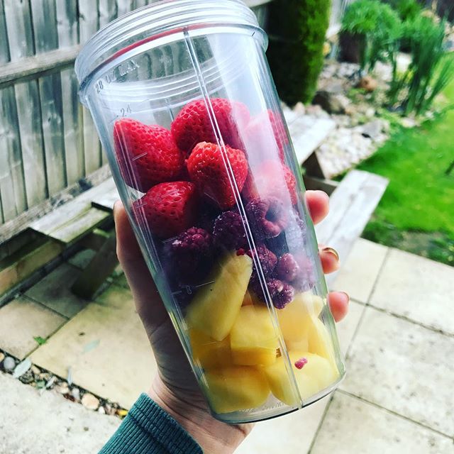 Having a bit of a detox...it's only 7 weeks till I go away so I want to trim down as much as possible. Im upping the amount of fruit and veg I eat along with protein and I'm cutting on carbs. #boxing #boxing #fitness #fit #fitspo #fitnessmotivation #gym #gymming #gymlife #gym💪 - Тренировочный Центр (@_raefitness)