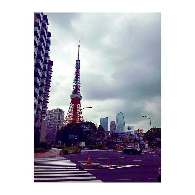 #東京タワー 🗼✨
#instadaily #instalikes #instapicture #tokyo🇯🇵 #どんより天気 #風景 #풍경 #데일리 
#tokyotower #minatoku #東京タワーが好き 🙌✨ #likes #happy #picture #photo #赤羽橋 #交差点 🚥 #goodmorning #haveaniceday ☺︎ - brooklyn1319 (@cherie_chipie.ambassador)