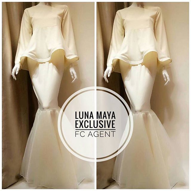 LUNA MAYA EXCLUSIVE💘
Price RM 130
free postage sem
Add Rm7  for ss
.
🎃Material~Moss Crepe
.
🌸Free size fit S  to L(36/38/40)
.
✔Design Exclusive Mewah ✔Zip Di Belakang Baju
✔Zip dilengan(wuduk friendly)
.
Top👗
Bahu : 15 "
Dada :32-38 "
Ukur Lilit Lengan :15 "
Panjang Lengan :22 "
Pinggang~26-34 "
.
Bottom👗
Pinggang : 26-34 "
Pinggul: 38 "
Labuh Skirt :41 "
✔Pinggang Bergetah
✔Skirt Design Tutu Organza
.
🎀👗👗🎀👗👗🎀👗👗🎀👗
Like our IG ? erin_wardrobe
Like our IG ? kasutnbegmampumilik
Like our FB ? closet erin
Whattsapp ? 018 9073 007 (Erin)
👗👗🎀👗👗🎀👗👗🎀👗👗
.
-FBL-
#erin_wardrobe #dressmurahmurah #sayajualonline #bajukurungmurah #bajudressmoden #jubahmurah #bajukurungmoden #bajumurahmurah #blousemurah #sayajualmurah #bajuraya #dressraya #trendrayaterkini #lunamayaexclusive - Baju Cantik Cantik (@closet_erin)