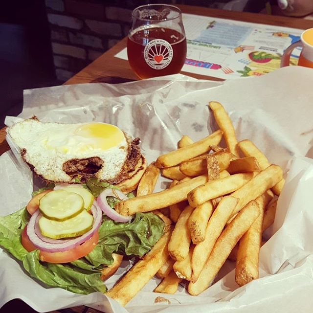 Since we were close we stopped up for an Early Dinner..Yum! #BigHartBrewing #Burger #Beer #DrinkMichiganBeer #AmberAle #GoodFood #DrinkGoodBeer #DrinkLocal #EatLocal #Summer #CraftBeer #Brewery - Laurajane (@mccormick84x)