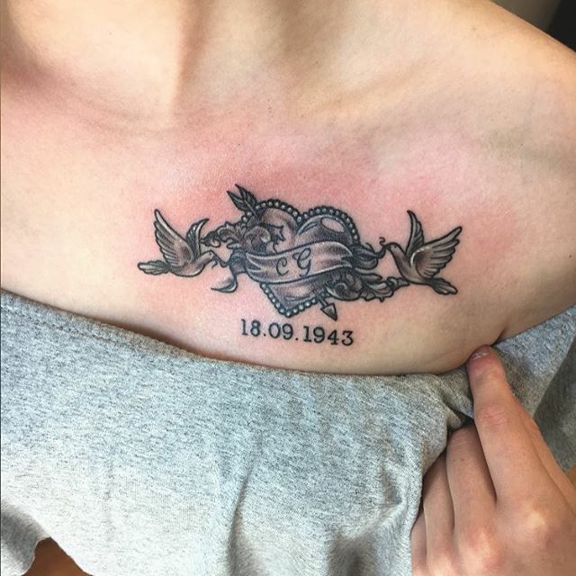 #littletattoo #blacktattoo #blackandgreytattoo #neotraditional #neotraditionaltattoo #neotrad #instaart #instagood #tattooist #tattooart #tatouage #tattooed #tattoo #inked #inkedgirl #instagood #instaday - Emily (@simonmicheltattooer)