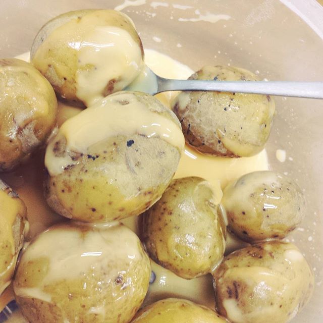 #lunch #babypotatoes #cheezwhiz - Ａｏi (@01ski)