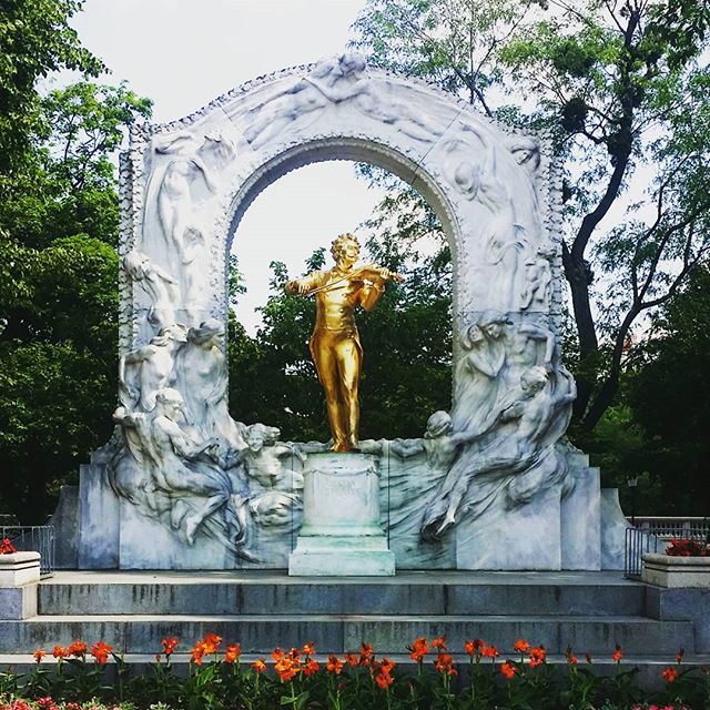 Meantine, in Vienna... #art #artismylife #vienna #pictureoftheday #pictures #happy #worldtour #eurotour #sunnyday #monnument #johanstrauss #foracleanerworld - Christoph Jay (@marinolarrique)