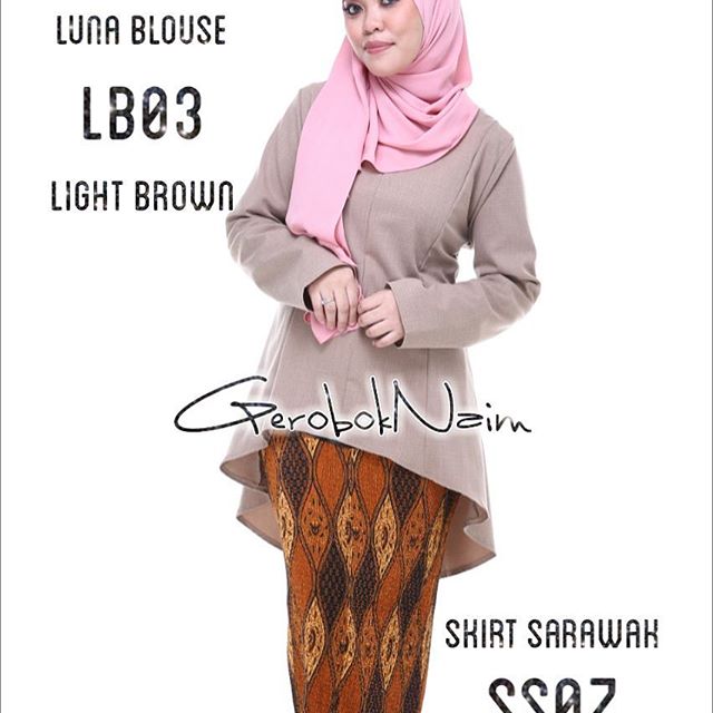 Ello ladiess..yg ni masih available..tinggal 1 helai lagi.last..berminat bole wassap kak naim k..0173063016 atau tinggalkan no tel kat komen nanti kak naim wassap k.. Harge Luna blouse rm49..untuk skirt sarawak pula rm59..combo set rm100..lebih jimat gaiss kalo beli 1 set.. #blouse #blousemurah #blousemuslimah #blousemuslimahmurah #blouseskirt #setblouseskirt #blouseskirtmurah #setblouseskirtmurah #bajukurung #bajukurungmurah #bajurayamurah #bajurayacantik #parioskirt #parioskirtmurah #kurungpeplum #kurungpeplummurah #skirtsarawak #mix&match #collectionraya2017 #bajuraya2017 - BLOUSE MURAH RM20 (@geroboknaim)