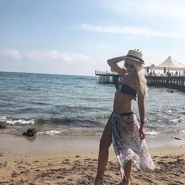 #beach #bikini #girl #walkingonthebeach #sea #turkey🇹🇷 #summer2017 - Вязаные купальники! (@masha_8_maria)