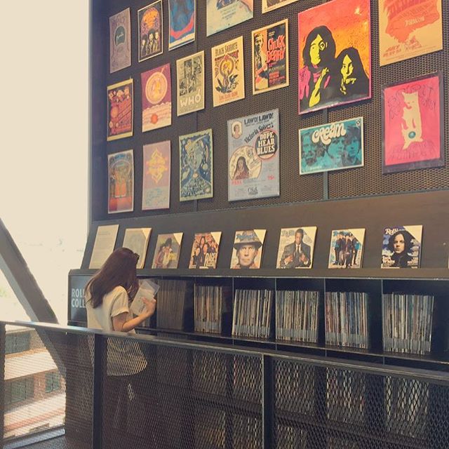 -
한남동
나들이
.
.
#instadaily#yesterday#sunday#hannamdong#hyundaicardmusiclibrary#flf#인스타데일리#주말#어제#일요일#한남동#나들이#현대카드뮤직라이브러리#조용해서#조으다#난160인데165처럼#보여서#아주좋아#🙆🏻#맞팔#선팔 - Diamond Fowler (@skybluesml)