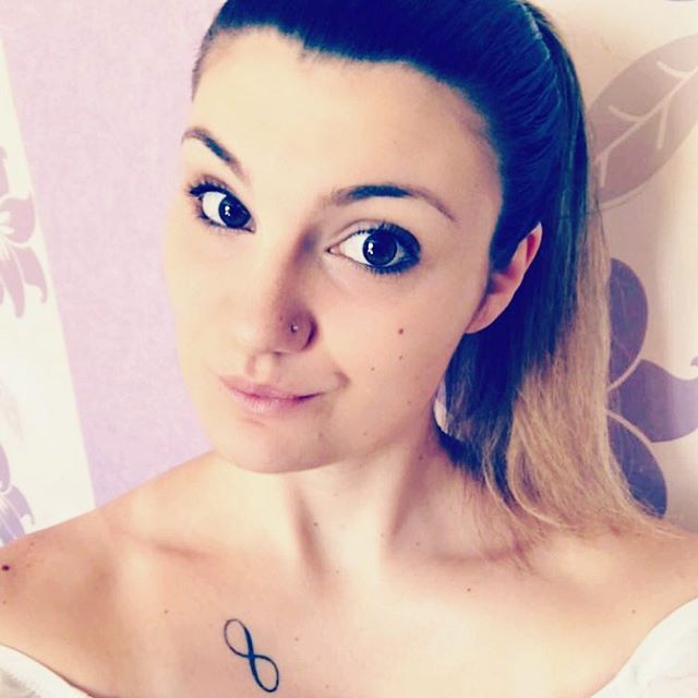Et voilà, une page de 3 ans se tourne ... adieu Brest, adieu les hauts et les bas... je n'oublierai pas les personnes qui étaient présentes pour moi à Brest ...
Le reste j'oublie...
Place à l'avenir maintenant 😍
#followme #follow4follow #parisienne #paris #celibataire #selfie #selfieoftheday #picture #picoftheday #pictureoftheday #photography #photooftheday #frenchgirl #inkedgirl #fitgirl #instapic #instalife #instalike #instagram #instamoment #love #life #mylife #makeup - Emily (@stellouw94)