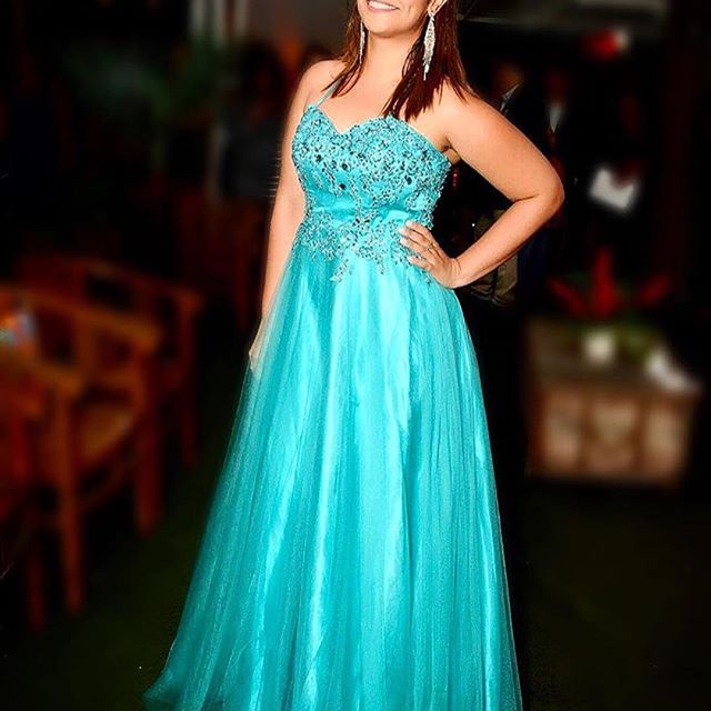 Fa?a como a nossa cliente @paulinhafrancos e arrase de #BlueShop na sua formatura! 👗✨#Repost @paulinhafrancos
・・・
Ah faculdade, que saudades.. 🎓🔙💭
#2016
#pedagogue #pedagogy #uff #graduation #graduated #university #college #faculty #graduationdance #graduationdress #partydress #party #dress #longdress #missthis #tb #tbt #oldiepic #niter?i #riodejaneiro #brazil - TonY MarY JosE ✌🔯❄ (@blueshop.rio)