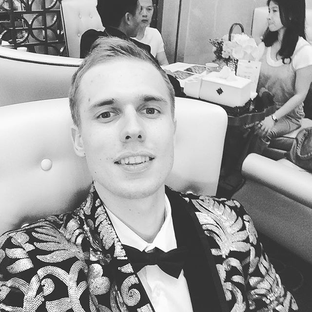 #kostasserebro #model #modeling #modelo #modellife #modelling #modelagency #modelmaterial #modelboy #modelblog #modelblogger #styles #styleblogger #styleblog #stylegram #stylelife #blogger #blog #bloggerstyle #fashionblogger #fashionblog #fashionstyle #fashiongram #fashionmodel #💯 #🔝 молод , горяч , свеж и к тому же , стильно одет 😂 - Rhea Taylor (@kostas_pretty_boy)