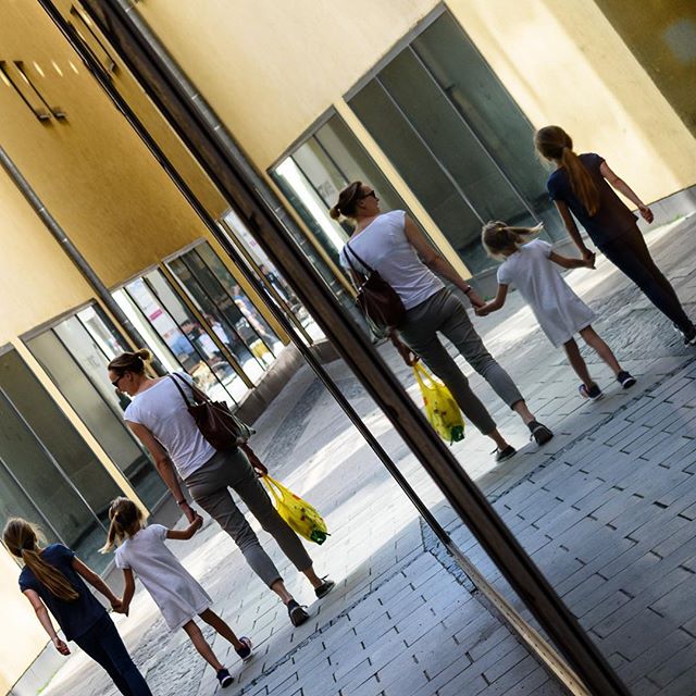 #Reflex #mirror #fullcolor #photography #nikond750 #picoftheday #nikon #people #nikonphotography #d750nikon #colors #nikonitalia #streetphotography #monaco #streetshot #the_raw_society #instantstreet #street_storytelling #igstreet - cakes and cookies (@_andros_rox)