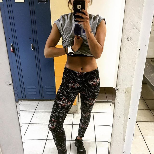 Arm pummmppppp #workoutwednesday started a new workout from @bodybuildingcom and wooo my arms are jelly! Getting back to the gym has felt so good this week but is making my appetite crazy! I can't stop eating! Looking for high vegan protein low carb?so if anyone has any suggestions send them this way! #veganprotein I'm excited for my day off tomorrow @sixflags ⛳️ #workout #work #gym #gymbabes #fitness #healthylifestyle #fitnessjourney #sweat #motivate #bodypositivity #fitnessmotivation - Meeks (@kat_fitness_xo)