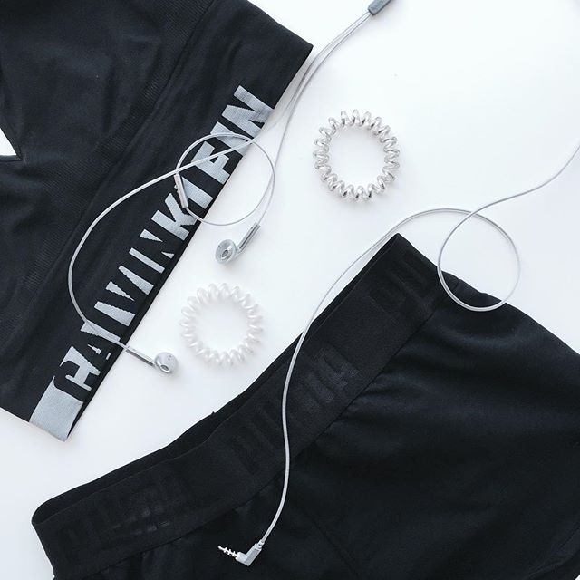 Auf gehts 🏃🏼‍♀️🖤 #wiw #wiwt #ootd #fashionista #fashion #outfit #look #lookoftheday #today #outfitoftheday #instadaily #instagirl  #travelblogger #zara #outfitpost #blogger #love #instagood #germanblogger #fashioninspo #inspiration #blogger_de #fashionblogger #fashionblogger_de #designer #bloggerstyle #blogger #LdnFashion #LdnFashionWoman #outfiitgram - KRISTINA | Lifestyle Blogger (@about.lottie)