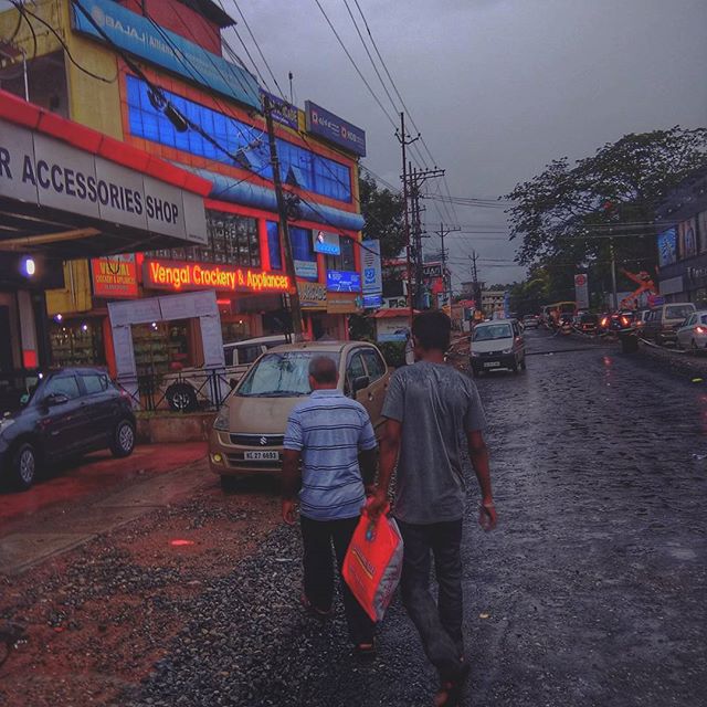 #evening  #thiruvalla  #traveling  #time  #rain  #mood #keralaattaction  #rain_day  #visualsoflife  #nature  #people  #lifestyle  #moodygrams  #traveldiary  #travelgram  #mobilephotography  #redmi  #phonography  #picoftheday  #instamood - @DOKISS33 (@jishnu_poppy)