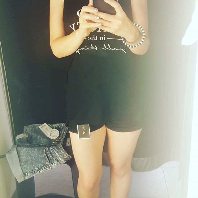 #shopping 🙈
#selfietime #selfie #legs #highheels #hotpants #tattoogirl #tattedgirls #tatted #inkedgirl #girlswithtattoos #abarthgirl #abarth500 #naughty #fitnessgirl #fitness #racegirl #lifestyle #wien #vienna #austria #newyorker #fashion #babes - Emily (@yuno_polly)