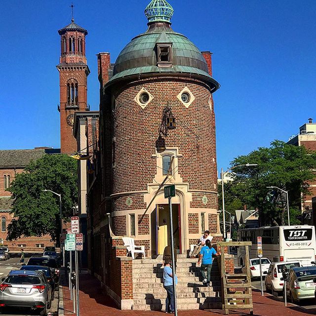 Just a few blocks from Harvard Square & the Harvard Yard is located the mock-castle where the Harvard Lampoon is situated. 
The Harvard Lampoon is an undergraduate humor publication founded in 1876 at Harvard University & is the world's second longest continually published humor magazine. 
Graduates from this club have contributed to numerous television shows such as The Simpsons, Futurama, Saturday Night Live, Late Night with David Letterman, Seinfeld, Friends, The League, NewsRadio, The Office, 30 Rock, Parks and Recreation
.. ... .. ... .. ... .. .. ... .. ... .. ... .. ... .. ... .. ...
✈️.. ... .. ... .. ... ✈️ .. ... .. ... .. ... ✈️ ...
.. ... .. ... 🛫.. ... .. ... .. ... .. ... 🛫.. ... ..
.. ... 🛬 .. ... .. ... .. ...🛬 .. ... .. ... .. 🛬 ..
🛩 .. ... .. ... 🛩 .. ... .. ... .. 🛩 ... .. ... ..
.. ... .. ... 🚁.. ... ... .. ... .. 🚁 ... .. ... .. ...
#harvard #cambridge #boston #bostonusa #harvardsquare #bostonstrong #bostonblogger #travel #travels #traveler #travelers #traveller #travelling #travelbug #travelblogger #travelingram #travelphotography #traveldiaries #travelphoto #picoftheday #traveldiary #traveltheworld #travelblog #travellife #travelpics #tweegram #photooftheday #photogram #tweegram #instacool - EBENEZER HANS (@mirfiles)