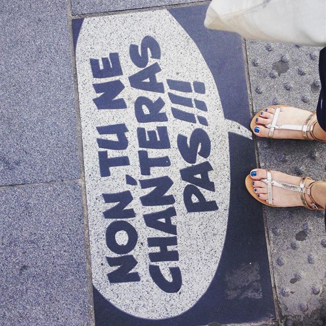 Essaie un peu de m'en empêcher ! 🎤
.
.
.
#paris #goscinny #fetedelamusique #lategram #fromwhereistand - Marjorie Samlow (@luciolesenvole)