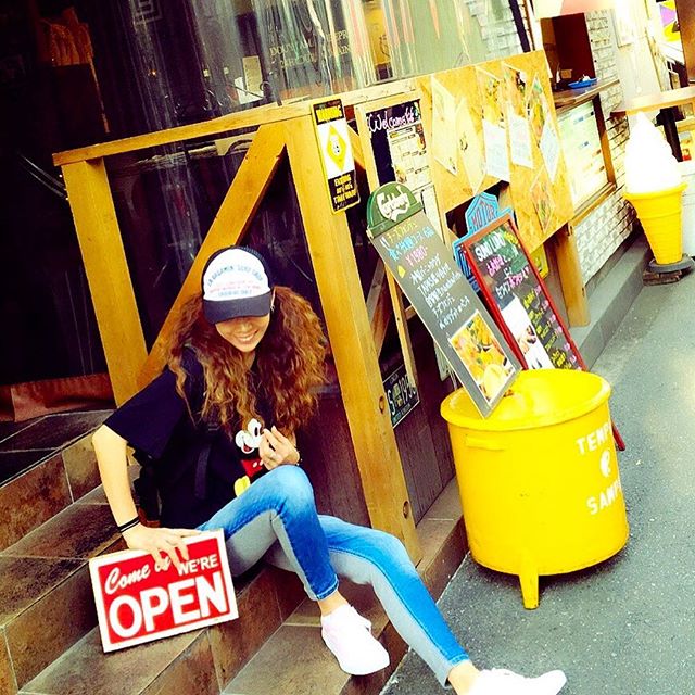 もー
忙しくて
ハゲそーwww😖💦
・
おなかすいて
吐きそー🐷💧
・
家に
帰ったら
ぶぶ待ってないかな。。。
癒されたいな🐷❤︎💧
・
#rodeocrowns 
#rcwb 
#vans #uniqlo #mickey 
#bal #bar #sunoluno 
#bubu #ily #missyou 
#missyou - Mark Anthony (@meguppebob)