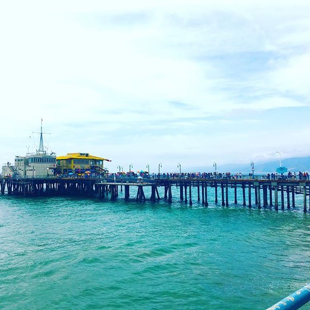 Hazy day in Santa Monica - perfect for a walk around the area and along the pier. So weird experiencing places you've seen so often in movies/on TV.
.
.
.
.
#santamonica #santamonicapier #santamonicabeach #pier #funfair #losangeles #pacificocean #pacific #pierlife #beachlife #hazyday #junegloom #bluesea #daytrip #familyfun #lovemybrother #alexisawesome #malibuview #latrip #traveller #igtravel #iglosangeles #igsantamonica #santamonicalife @big_red_gemmell - T I F F A N Y ❤ (@gemstergems)
