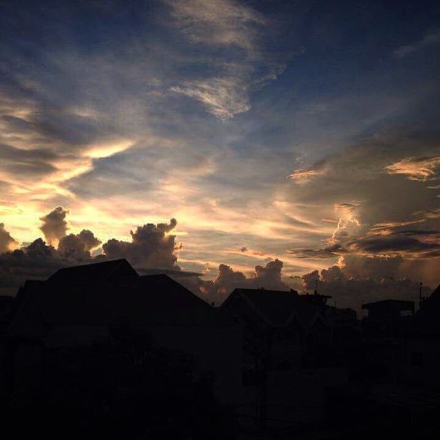The skies proclaim the work of His Hand.. #sunset #sky - Silvia Gu (@kakaymarie_p27)