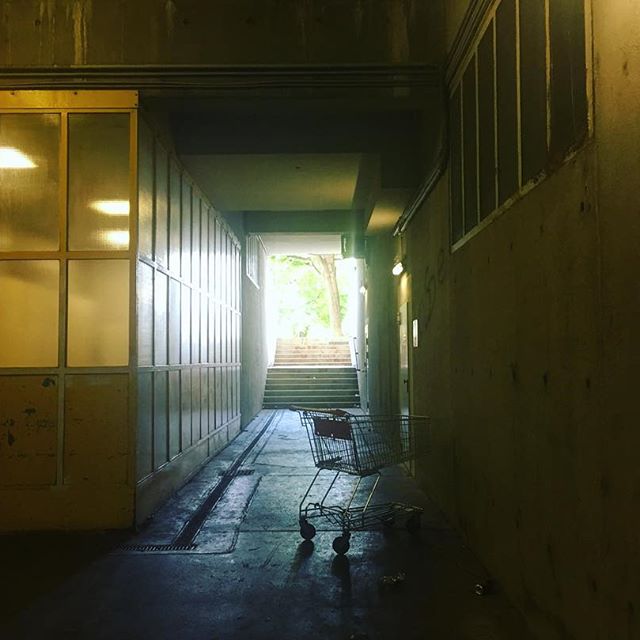 #garage #transdanubien #lonleyplaces #shoppingcart #dirtyyellow #vienna #locationscouting - Christoph Jay (@annerha)