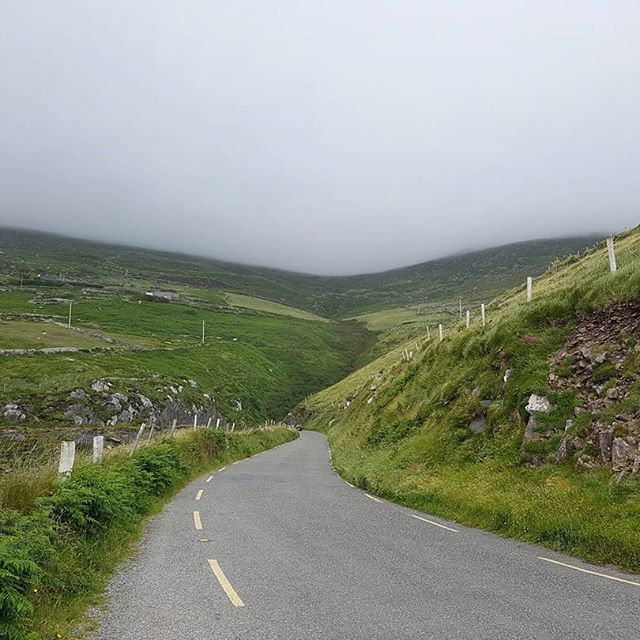 when the #fogisrollingin... you're wearing two cardigans, jacket, scarf and beanie, but you're still cold... #irishsummer 🤘😂 but the #bestroadtripever ❤️ #funandfriends #natureatitsbest #mindblowing #magical #beautifulireland #athomeoutside - Luise (@marionammeer)