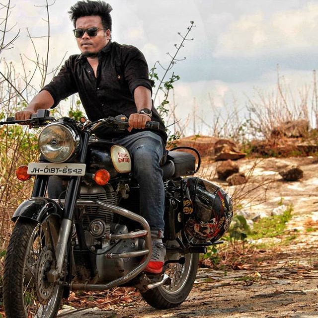 #royalenfield#weekendride#wanderlust#travellingdays#bulletlovers#wanderers#offroading#bulleters#advanturetime#himalayan#naturelove#bikelove#travelblog#nature#naturelovers#mothernature#roadlesstraveledutah#enfieldlove#bikersofinstagram#throttleworld#caferacer#blessedlife#happymemories#desi#classic#bulletlovers#custombikes#l4l#f4f#Classic350# - EBENEZER HANS (@hansab23)