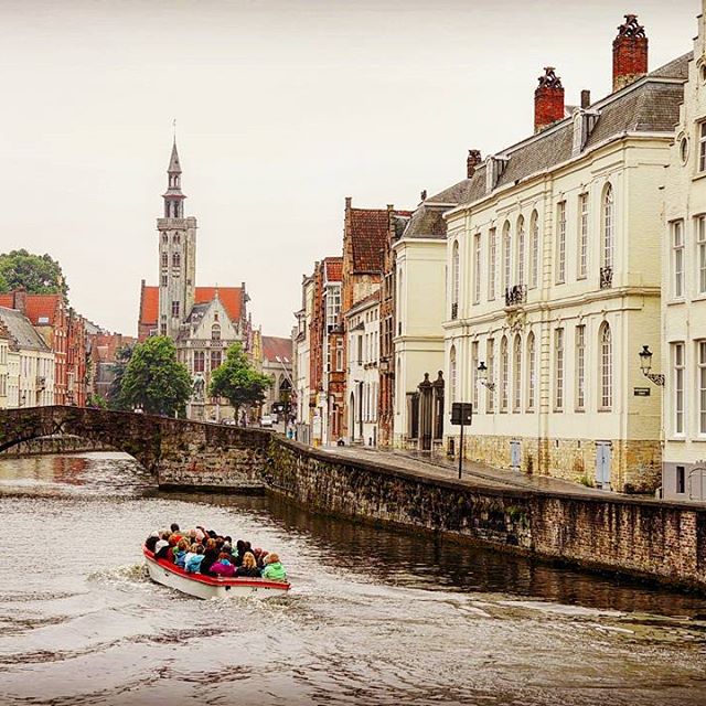 Travel makes a wise man better, but a fool worse.🆗🉑📶
.
.
.
.
.
=======================
#instastreet #river  #vscocam #belgium #vsco #instaphotos #instalife #instadaily #Europe #brugge #snapshot  #relax #igerseurope #igers #nightphotography #igersbelgium #lifestyle #instagood #instalife #instalike #capture #photography #cityphotography #travelgram #travelphotography #followme #architecture #like4follow - CasandrA (@hays_chen)