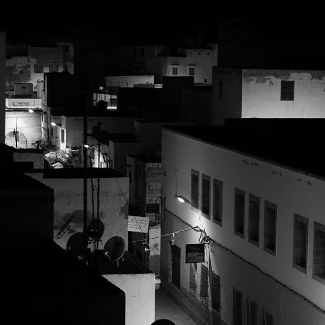 #essauira #morocco #nightscape #escape #blackandwhitephotography #dreaming #wanderer #streetphotography #featureshoot #theprintswap  #canonphotography - Matthew Hawk (@gearoidconlon)