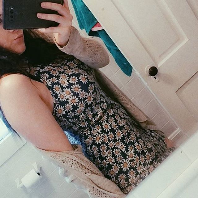 Y'all, I lowkey wanna lose some weight but I'm most definitely not motivated to exercise and kinda don't want to do ugh help sos 😥🙃🤷 #motivation #help #sos #tb #selfie #exercise #happy #friends #family #instafollow #likeforlike #like4like #l4l #followforfollow #followme #spamforspam #spam4spam #spamme #likers #instamood #smile #love #instalike #instafamous #iglike #photooftheday - arianagrande✨ (@mikkixx.o)