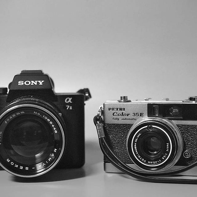 The huge lens is almost as big as the camera body! The refitted Mamiya Sekor Super Deluxe 45mm f1.5 #Rangefinder #lens on the #A7ii Seen with Petri Color 35E 40mm f2.8 #followme #film #filmisdead #instagood #picoftheday #instadaily #cameraporn #lensporn #lenshack #lensmod #photoofday #camera #vintagecamera #vintagelens #lenscollector #oldlens #rare - Light & Clouds Photography (@lensmaestro)