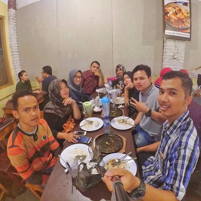 Friends are like stars, you can't always see them. But you know they're always there.
Tak terasa sudah 4 tahun kebersamaan kita, pasti bakal rindu suasana seperti ini 😄😄, perpisahan bukan berarti kita tak akan bertemu lagi, tetapi agar kita tetap akrab saat bertemu kembali 😅😅😂😂
.
.
.
#love #InstaTags4Likes #tweegram #photooftheday #amazing #followme #picoftheday #cute #summer #me #instadaily #instafollow #like4like #look #instalike #igers #like #selfie #instagood #bestoftheday #instacool #smile #style #20likes #happy #follow #tbt #fun - Taken Eazy (@zikri_ari)