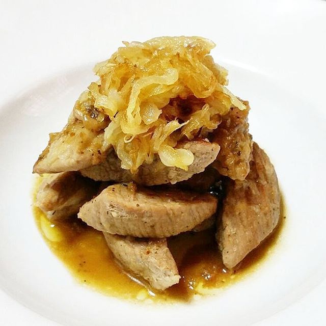 Platazo de Secreto Ibérico que se ha marcado @laspulserasdemariuka
#talavera #talaveradelareina .
.
.
.
#yum #yummy #gourmet #chef #chefs #gastronomia #restaurante #cocina #foodpic #foodies #food #foodie #instafood #instagood #follower #followme  #elpaladarerrante #tuesday #cook #cooking #eat #eating #picoftheday #foodphotography #foodlover #healthyfood #empanada
@elpaladarerrante 
@beatoletum - Salvo Tinnirello (@elpaladarerrante)