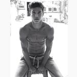 G (@hotguysonthenet)